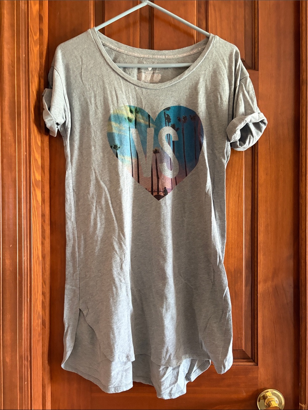 Women’s VS Gray Short-Sleeve Heart Graphic night shirt